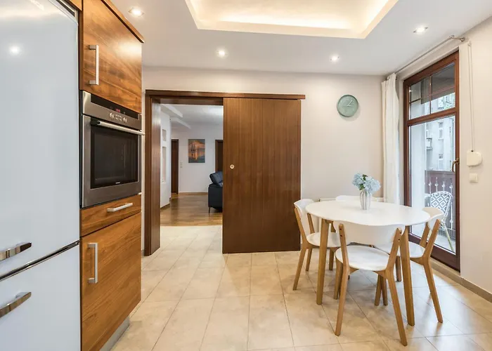 Dr - Hamptons Apartment